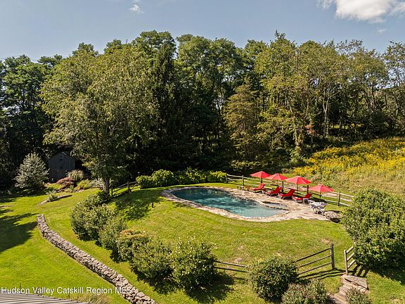 3rd image of 823 N Quaker Hill Road
