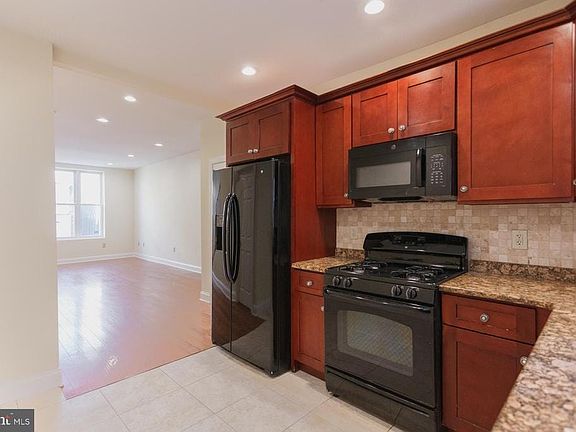 5th image of 2547 S Juniper St
