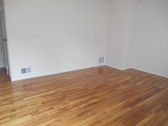 4th image of 162 Kell Ave
