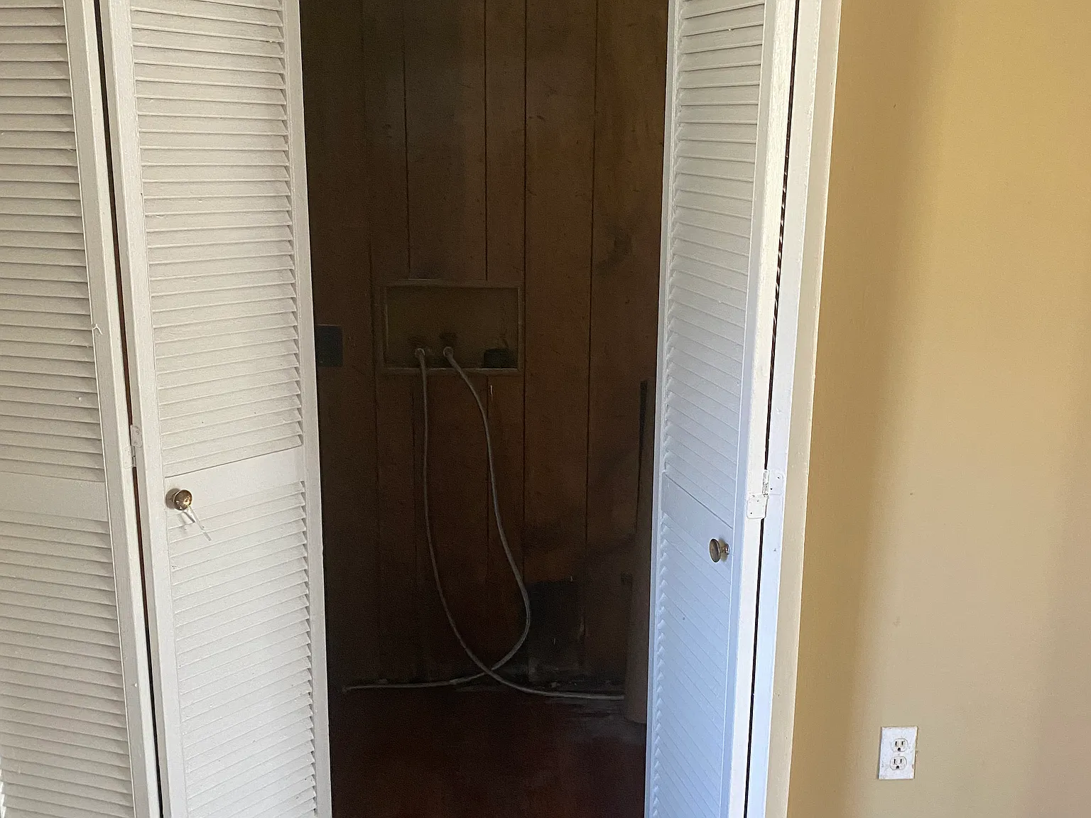 3 bed, 1300 sqft, $950 — Photo 1
