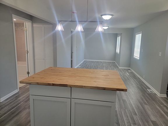 4th image of 7720 Brook Dr