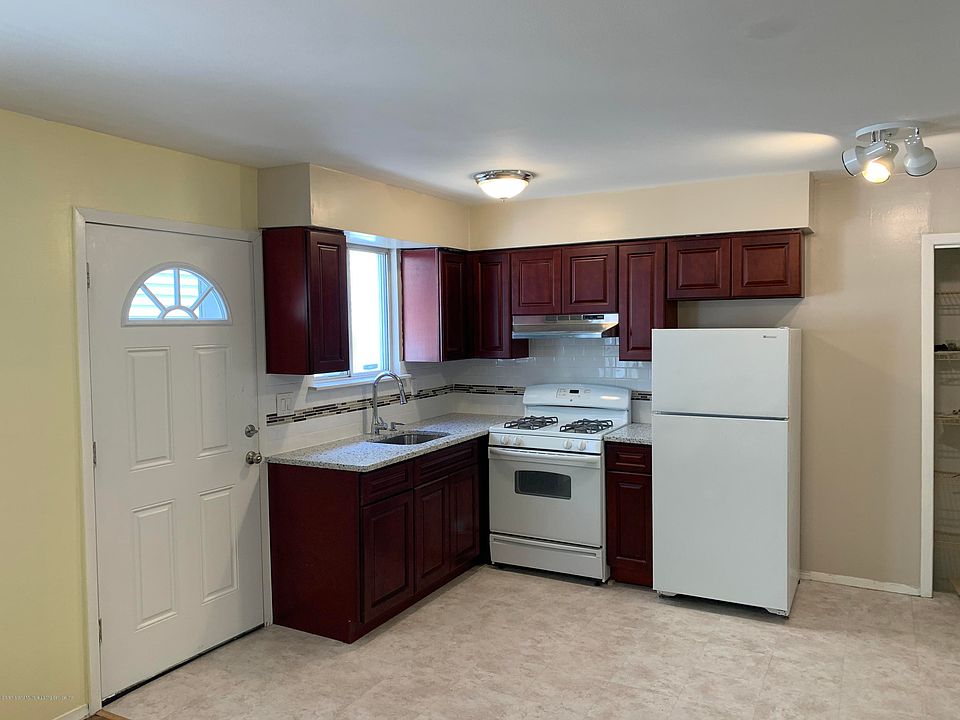 1st image of 86 Redwood Ave #1