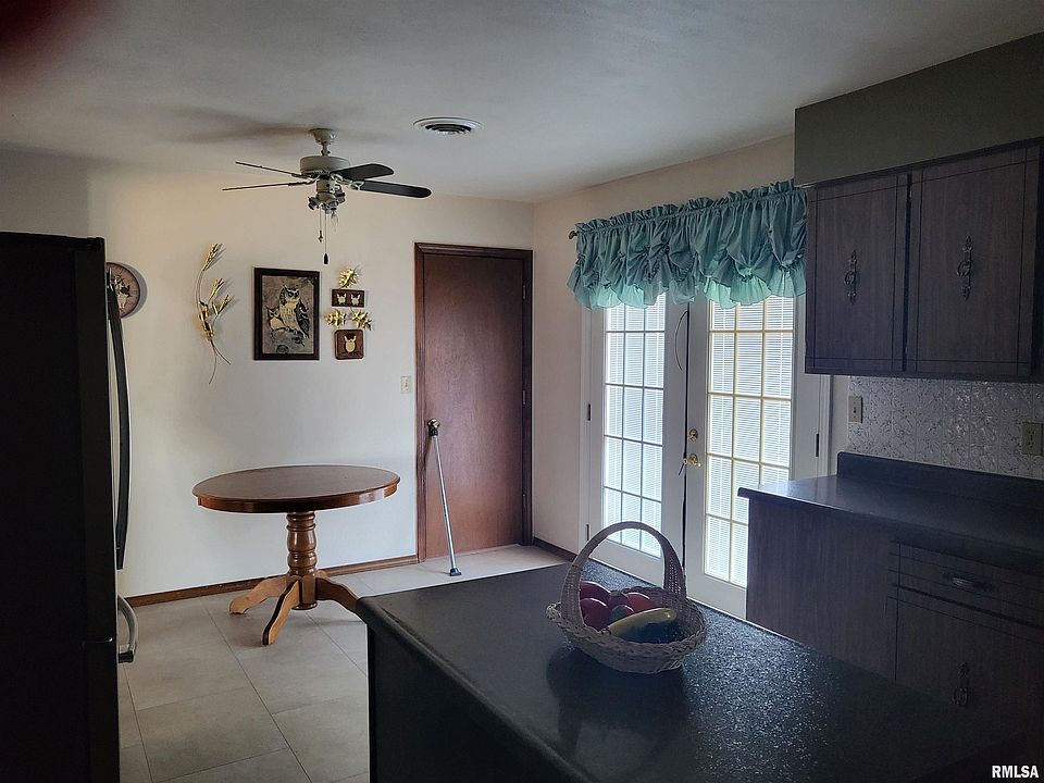 610 E Tamaroa Rd, Ina, IL 62846 Zillow