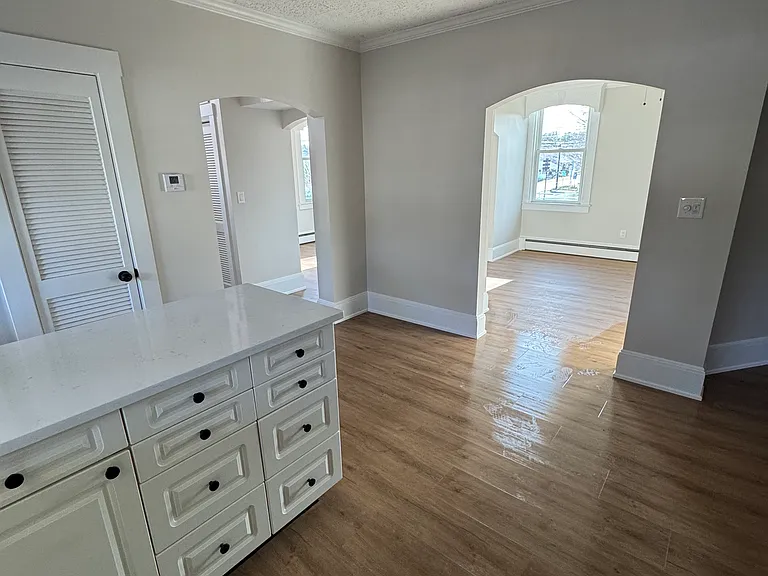643 Center St — Photo 4