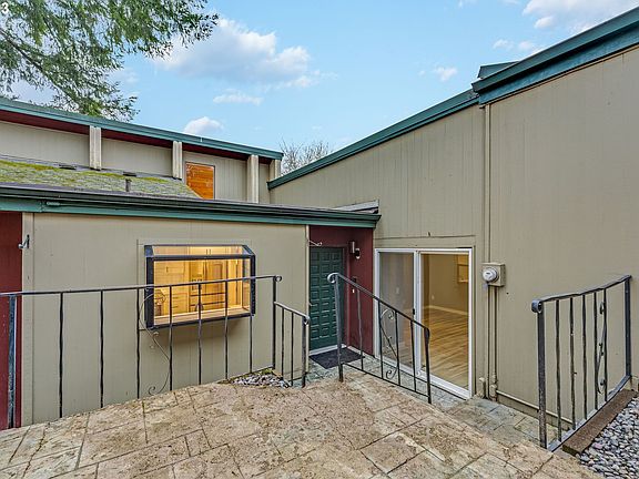 3rd image of 18249 NE Cedar Dr