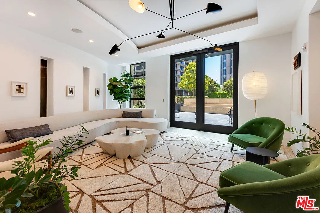 2 bed, 2.5 bath, 1740 sqft, $10,000 — Photo 3