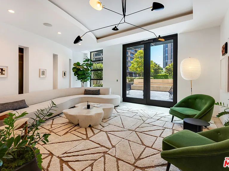 10777 Wilshire Blvd #405 — Photo 3