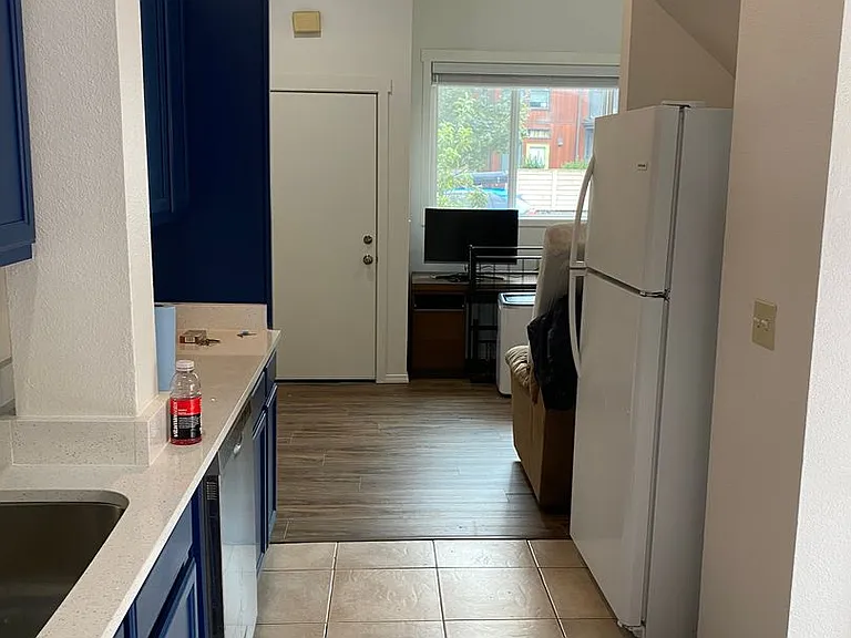 7460 Woodlawn Ave NE — Photo 7