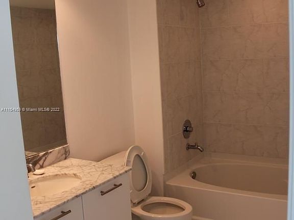 3rd image of 950 Brickell Bay Dr APT 4008