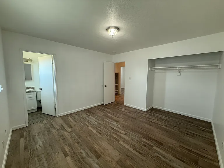 20237 Mulberry St — Photo 9