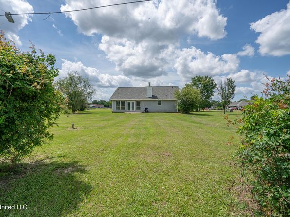 16 Hawthorne Rd, Picayune, MS 39466