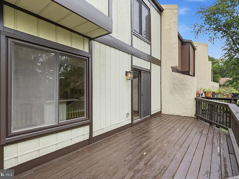 11092 Saffold Way — Photo 33
