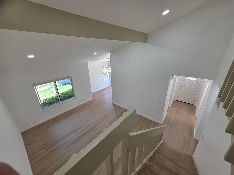 822 Juno Ln — Photo 10