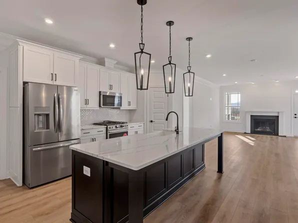 241 Ridgeline Dr, Waynesboro, VA 22980