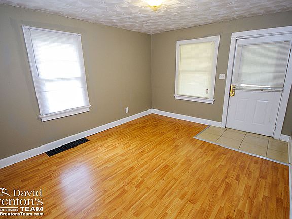 5th image of 2615 N Lasalle St