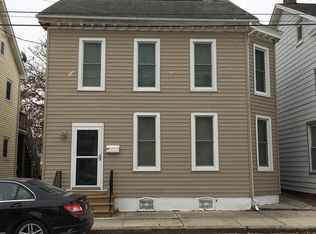 23 Pleasant St, Hanover, PA 17331