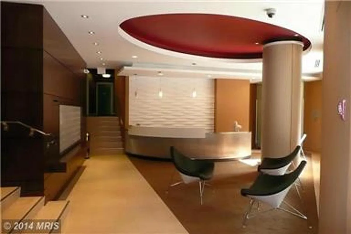 Modern lobby with 24/7 desk personnel and electronically res - 2201 L St NW #318