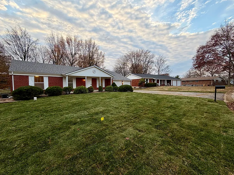 1010 Pawtuckette Dr — Photo 3