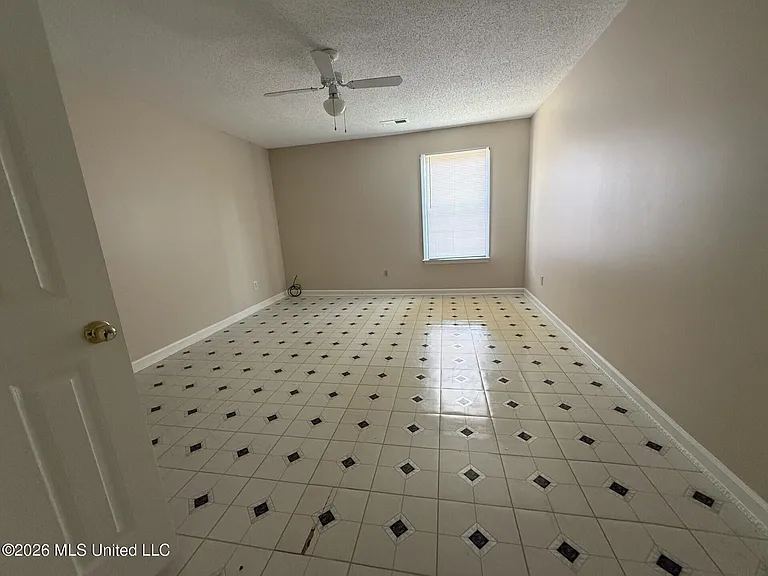 7090 Greenbriar Dr — Photo 17