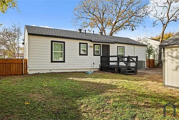 436 Carver St — Photo 17