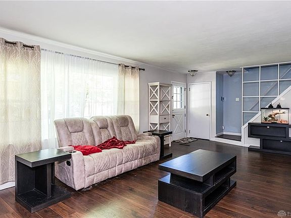 5th image of 449 Country Club Dr
