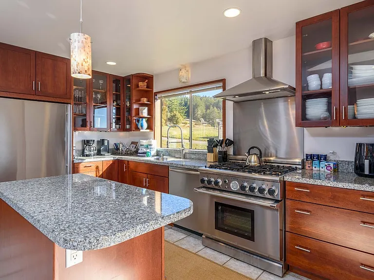 38051 Foothill Close — Photo 28