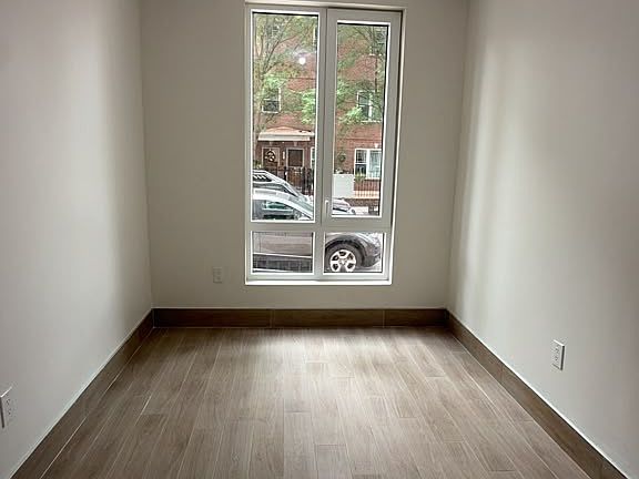 4th image of 1124 Findlay Ave