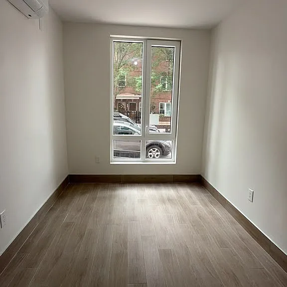 1124 Findlay Ave — Photo 4