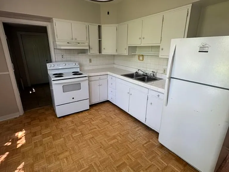 2514 S Wayne Ave — Photo 2