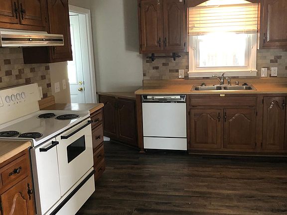 Kitchen with double oven (old school, but works great). New dishwasher(not pictured) and new refrigerator, new floor and ceiling fans