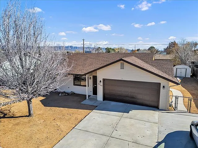 3 bed, 1132 sqft, $1,700 — Photo 1