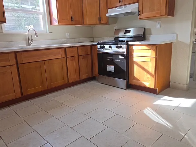 2 bed, 550 sqft, $1,800 — Photo 4