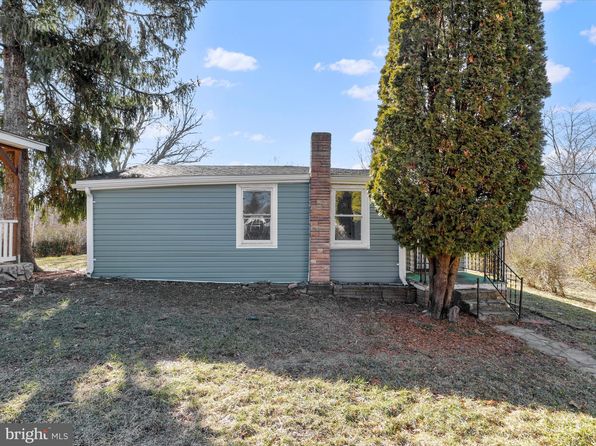 32 Bullett Aly, Paw Paw, WV 25434