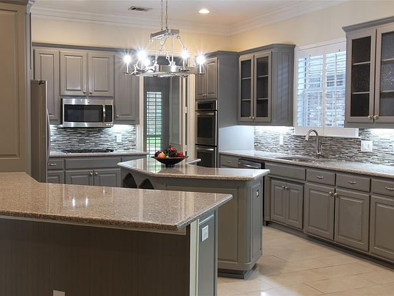 3rd image of 5969 Kensington Dr