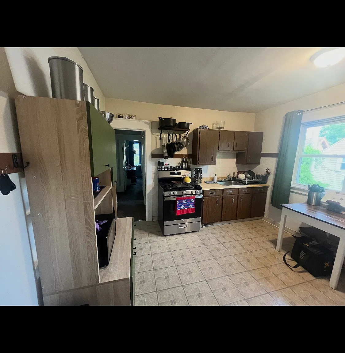 3 bed, 1200 sqft, $1,550 — Photo 2