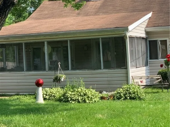 1917 Robinwood St, New Castle, PA 16101