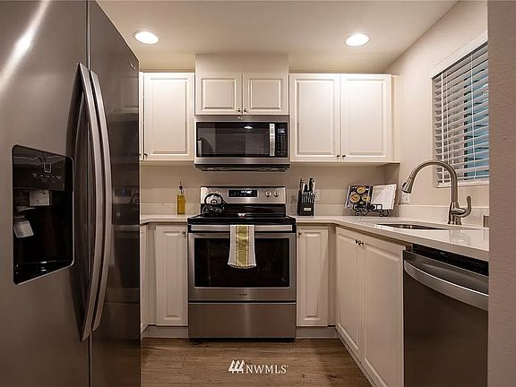 5th image of 6811 SE Cougar Mountain Way