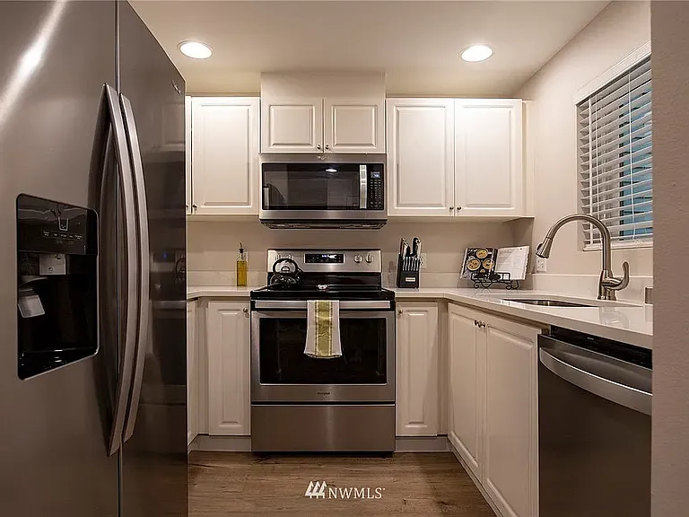 6811 SE Cougar Mountain Way — Photo 5