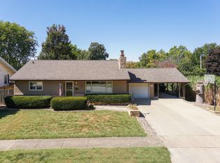 1615 S Roosevelt Ave, Bloomington, IL