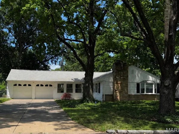 223 Woodridge Rd, Saint Louis, MO 63122