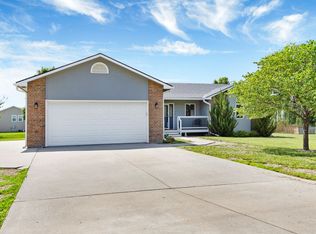 8629 Eagles Landing Cir, Manhattan, KS 66502