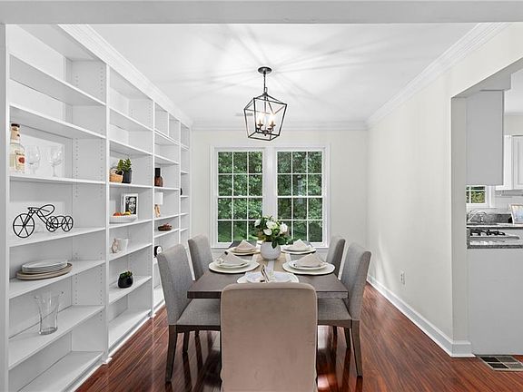 3rd image of 50 Parkside Cir
