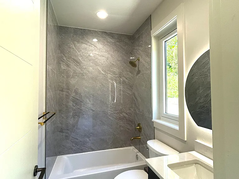 8243 W Mercer Way — Photo 35