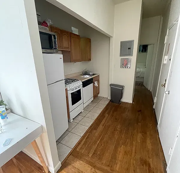 301 E 49th St #2C — Photo 3