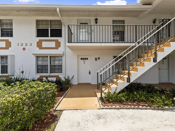 1223 S Lakes End Drive #E-1, Fort Pierce, FL 34982