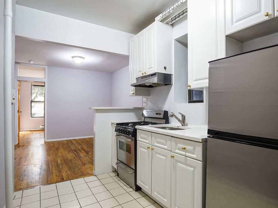 1st image of 326 W 49th St #2RW1