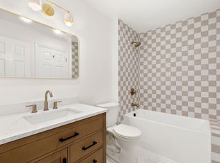 5231 40th Ave NE APT 5, Seattle, WA 98105