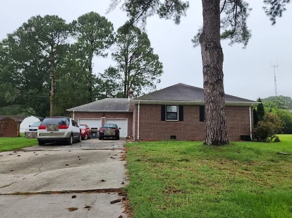 5520 Springwood Dr, Portsmouth, VA 23703