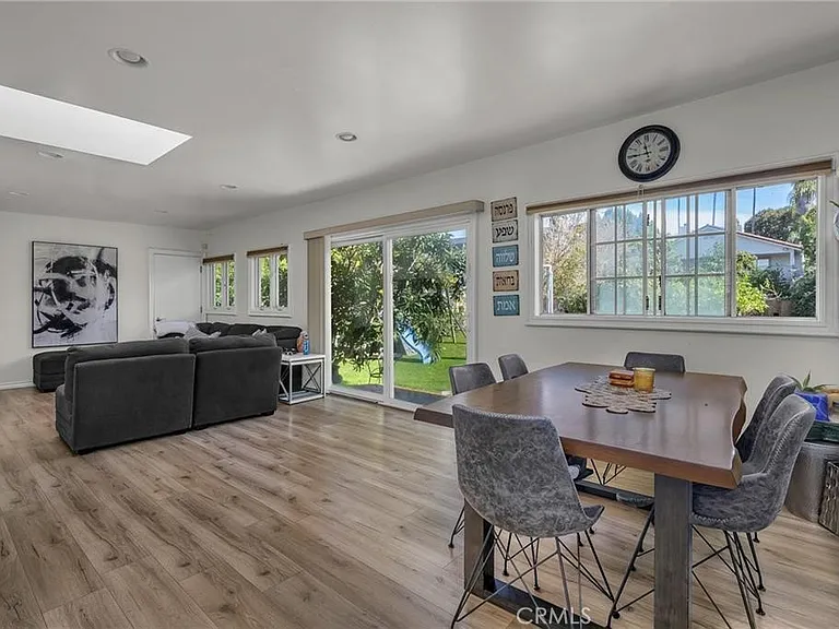 18423 Linnet St — Photo 43