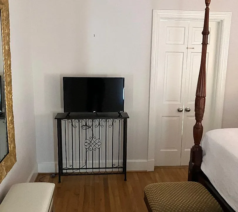 404 E Fairview Ave #2